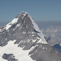 Eiger : Faces SE et NE (début de la voie Lauper, une 5.5)