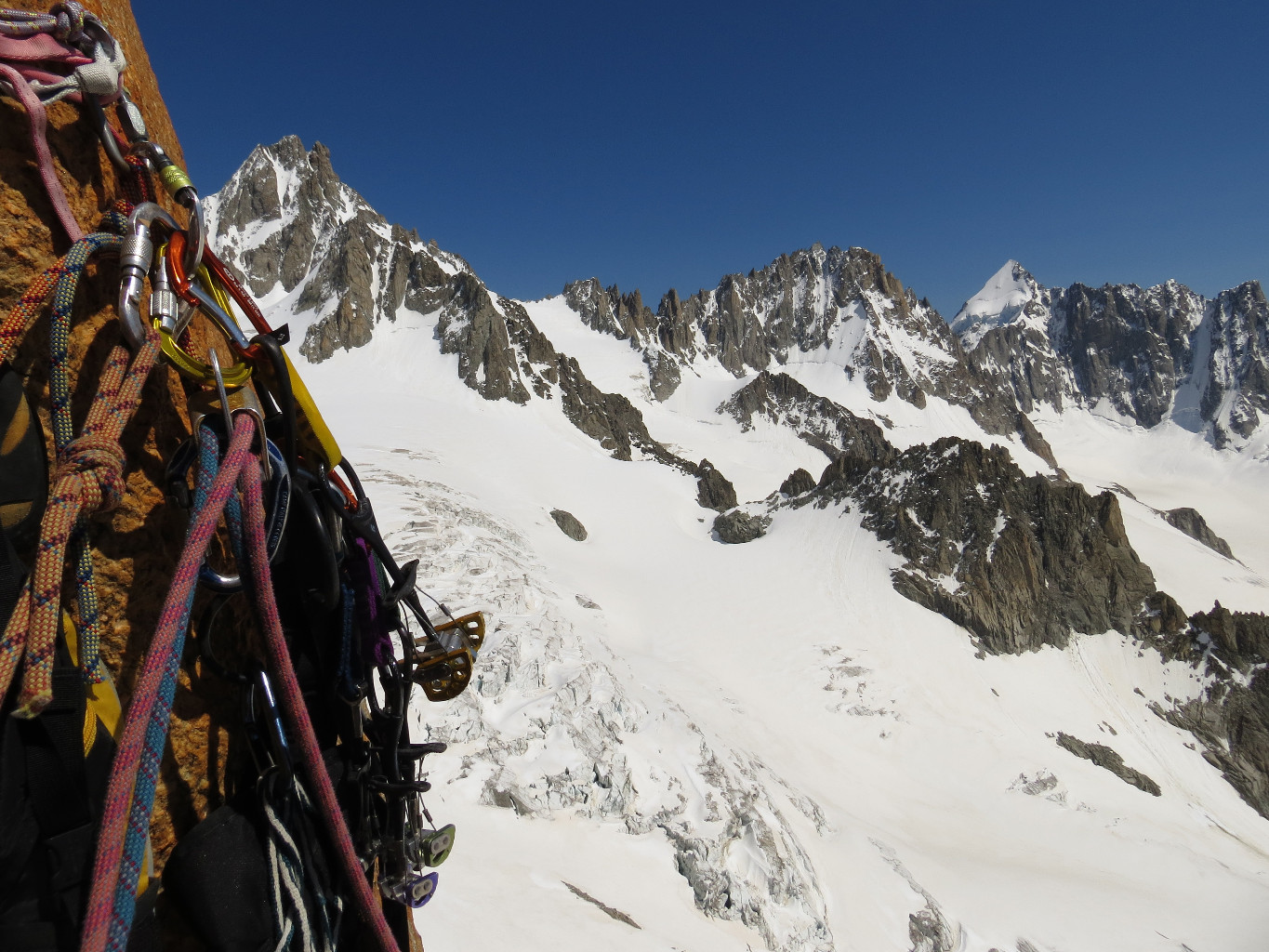 Vue sur le Dolent et le Tour Noir depuis R6 - Versant Satanique au Minaret