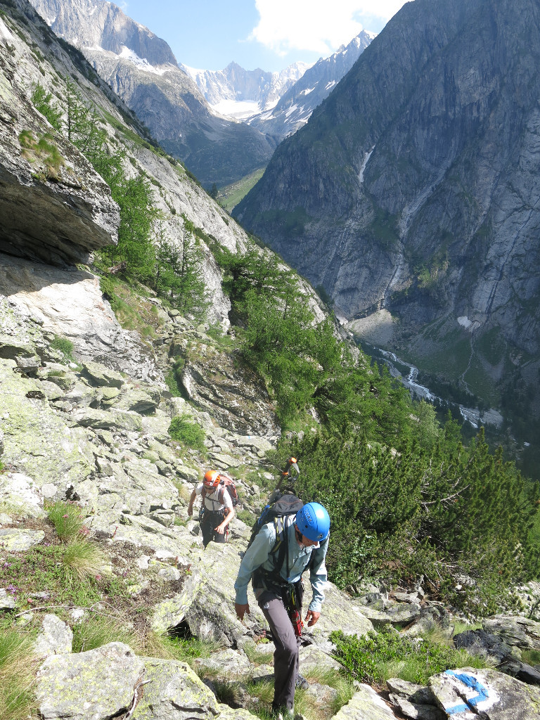 L'accès à la via par la rive droite du Baltschierdertal