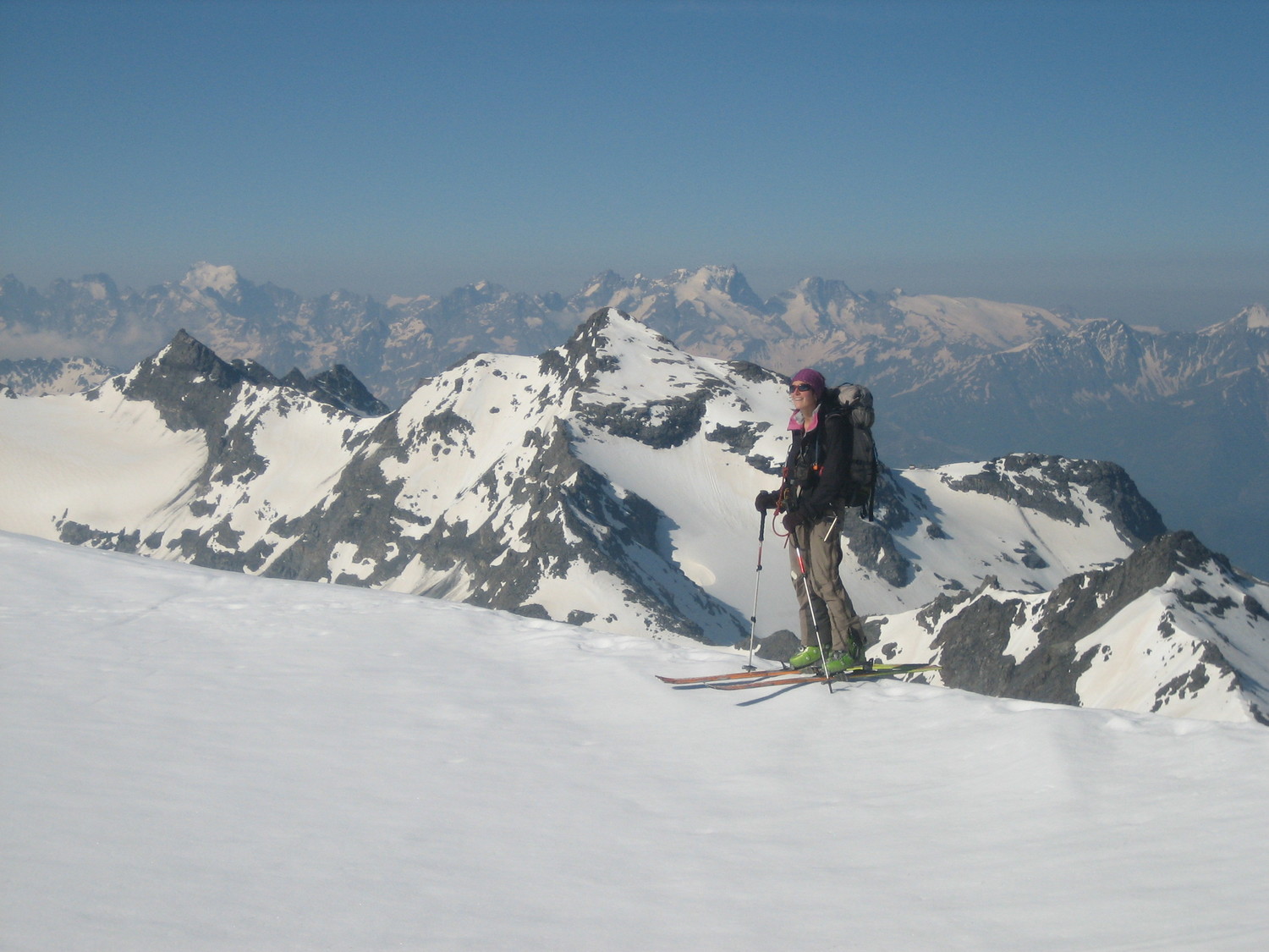 Flo, la pointe de Thorens, sur fond de Meije et Ecrins (col de Gébroulaz)