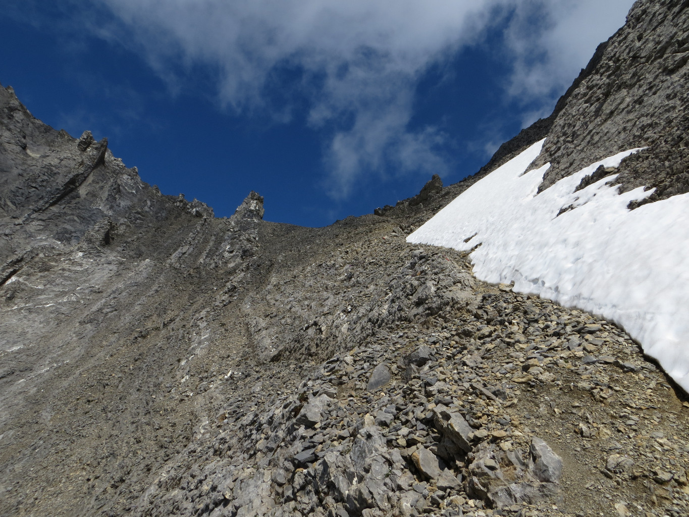 Le dernier passage, (le sentier est sous la neige) avant le col des Chamois