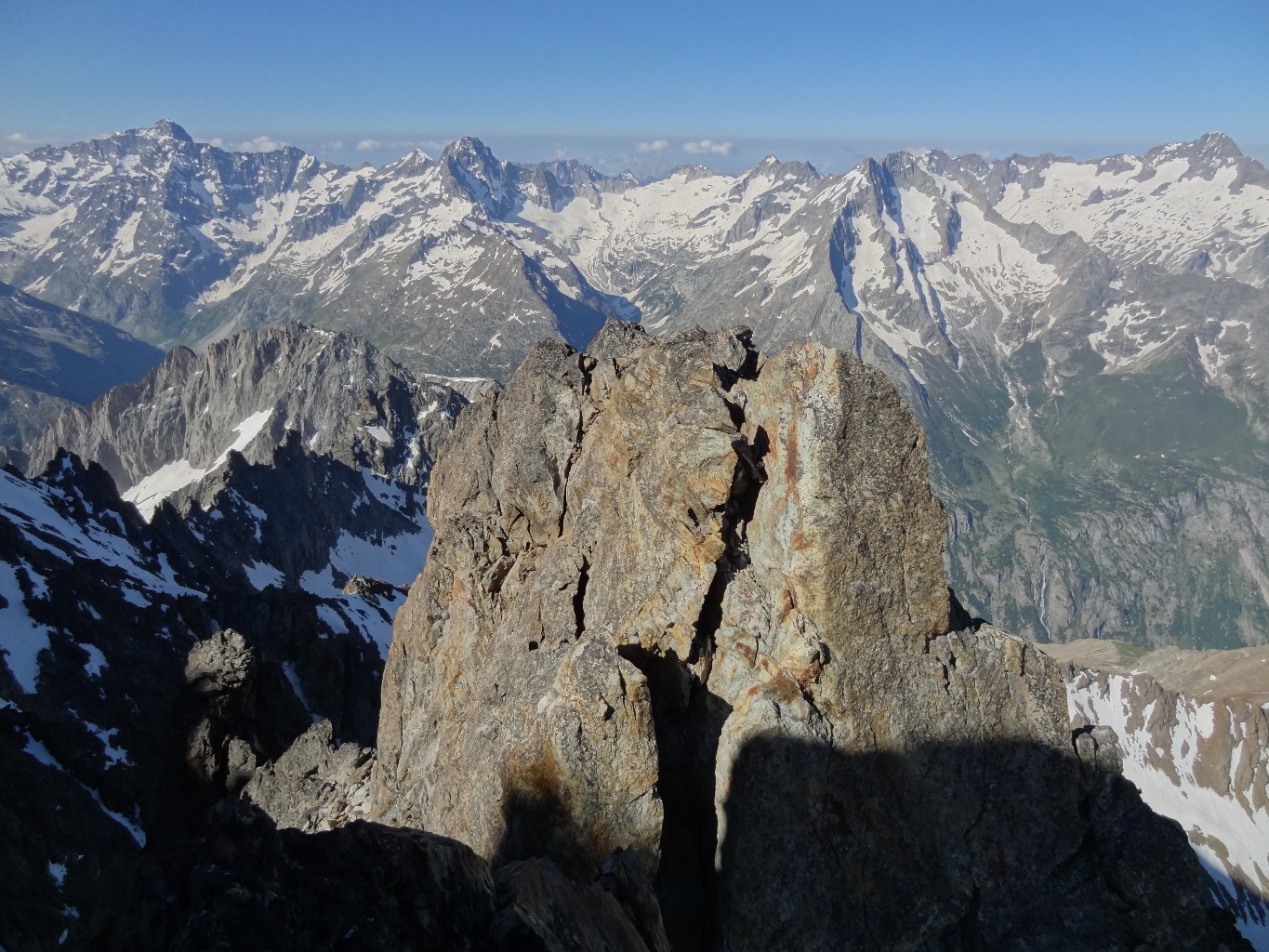 L'inaccessible sommet du pilier, vu depuis la seconde tour...