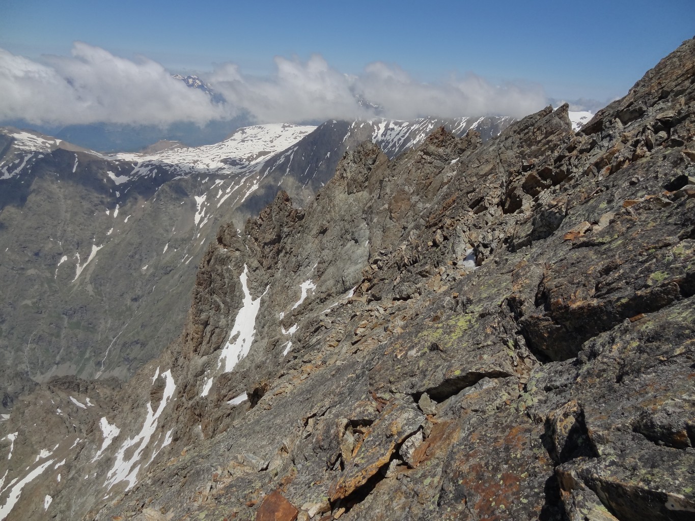 Le pilier et l'arête vus depuis l'arête SW