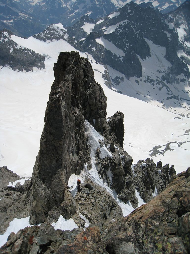 Le pilier Candau, depuis l'arête W du Râteau W