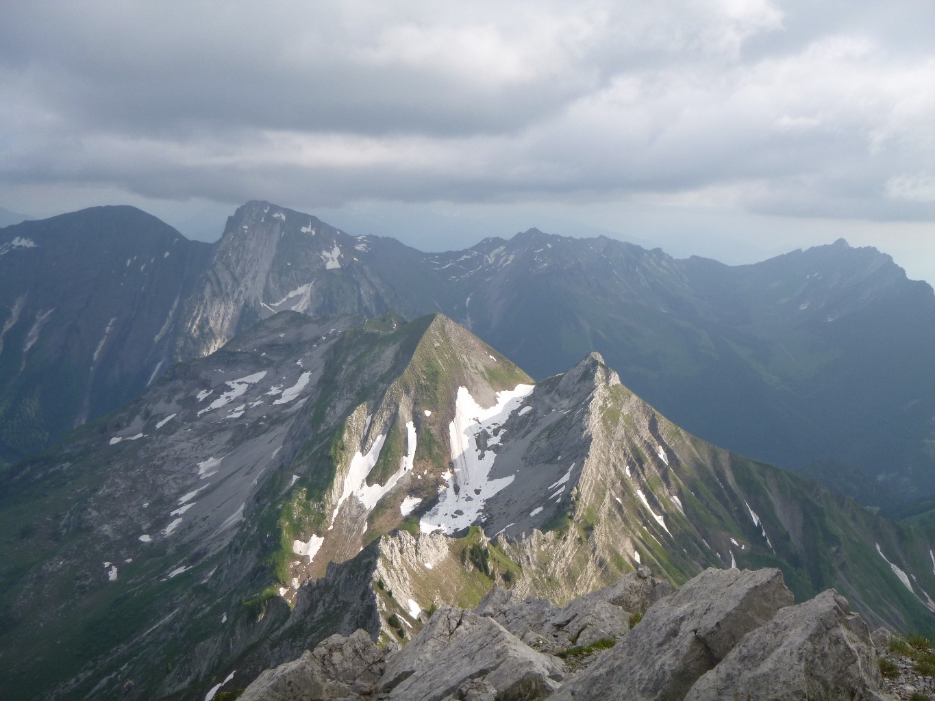De l'Arcalod vu sur le tré le mollard, la coche, le Pecloz et l'arête des 4A