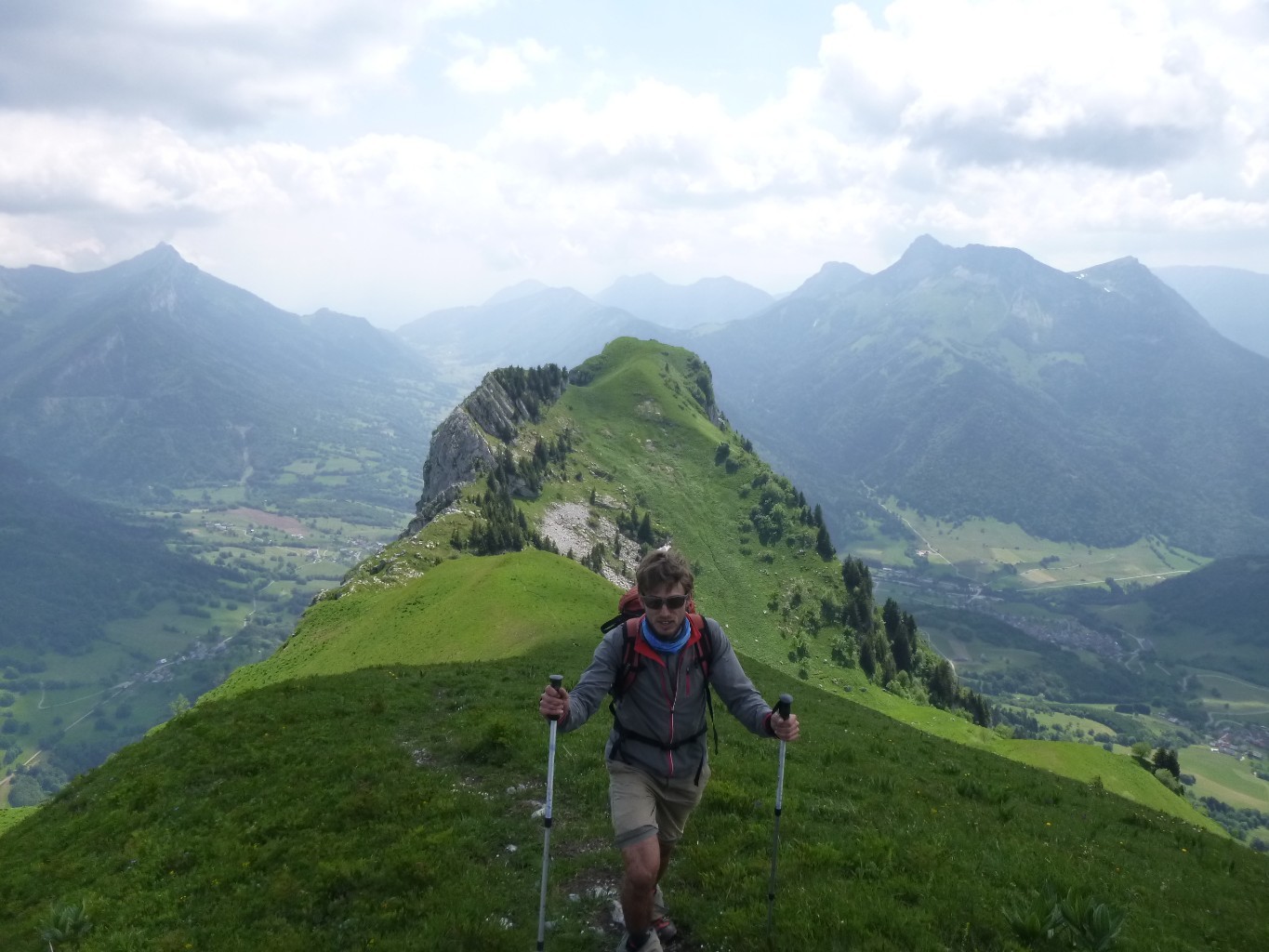 Montée du Trelod, Arclus, Colombier en fond