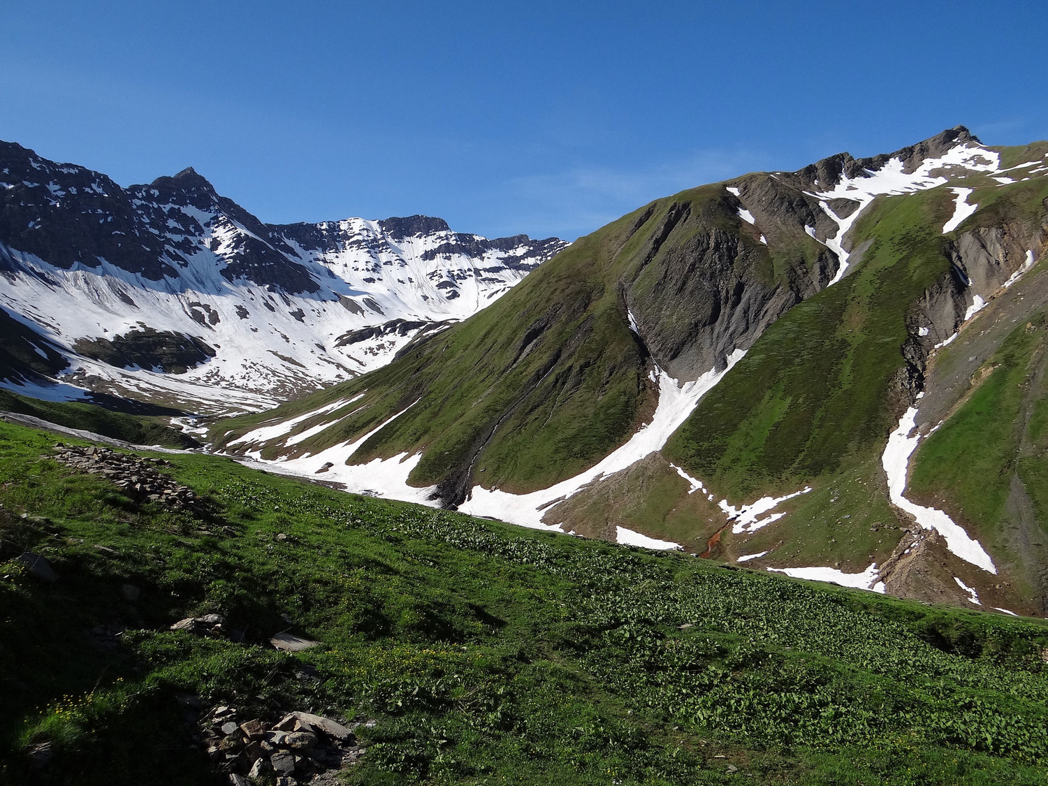 Vallon de Belle Combe avec ses 2 aiguilles opposées du même nom