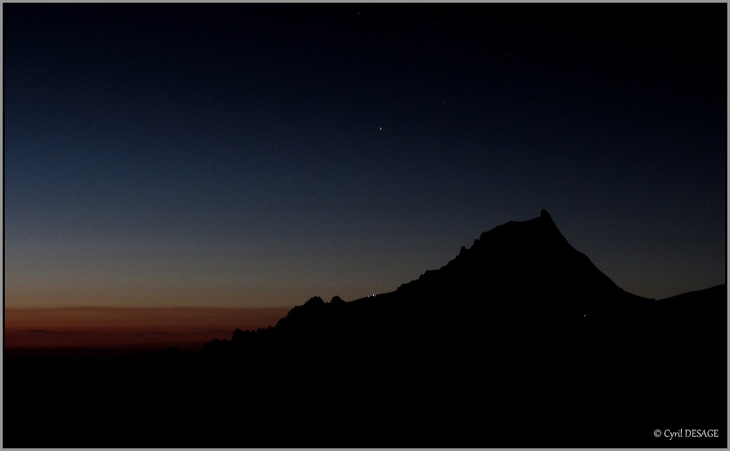 4h30, des lumières sur le Maudit