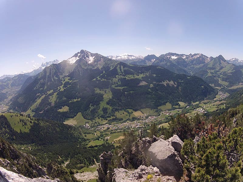 les monts au Sud du Chauffé