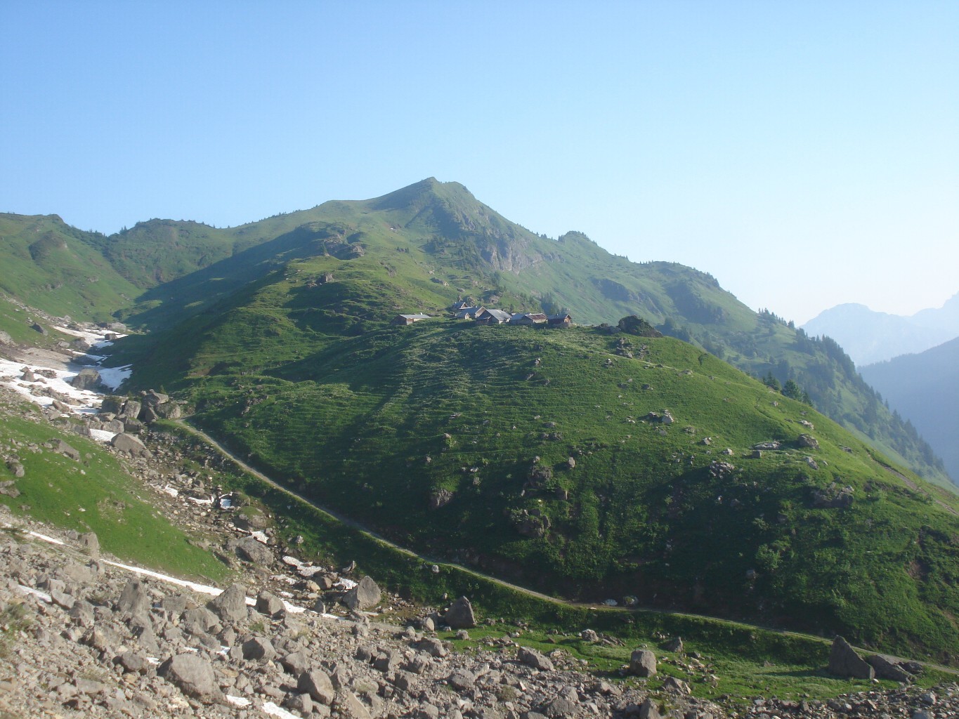 Chalets d'Ardens depuis la montée à la fenêtre d'Ardens