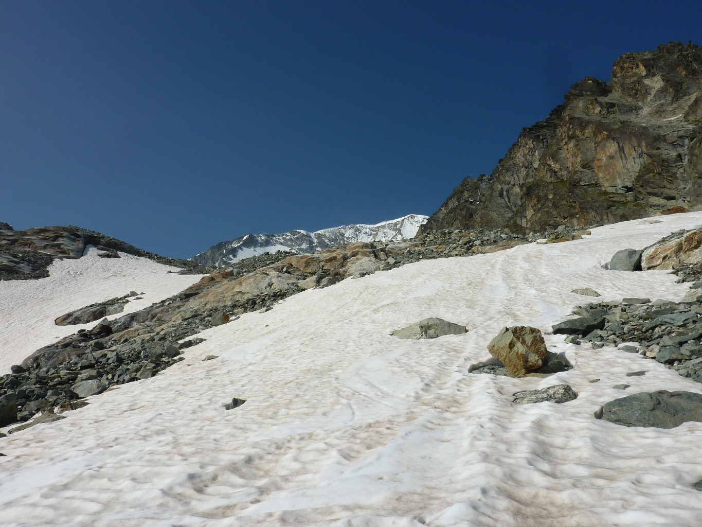 2600m, chaussage des skis
