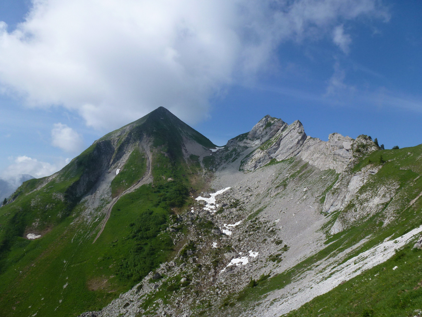 Mont de la Coche à gauche et Tré le Molard à droite