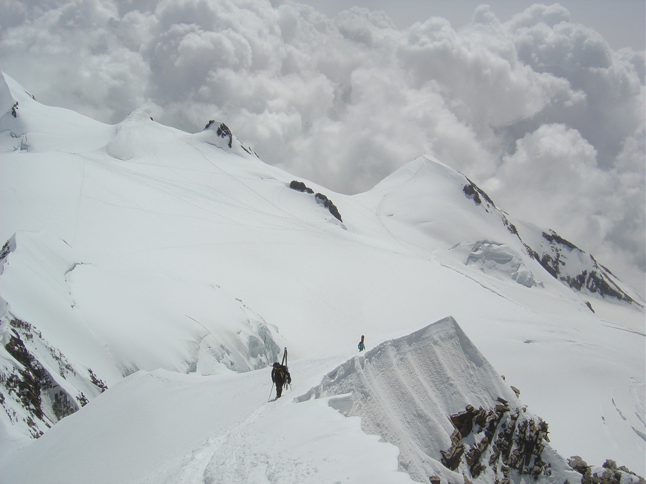 Haut de l'arête E
