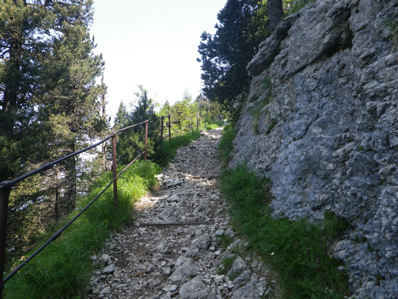 Chemin empierré.