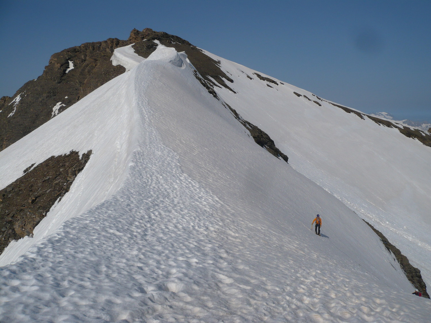 la sortie au col, vue vers la Petite Aiguille Rousse