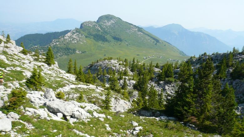Andey en montant aux Rochers de Leschaux