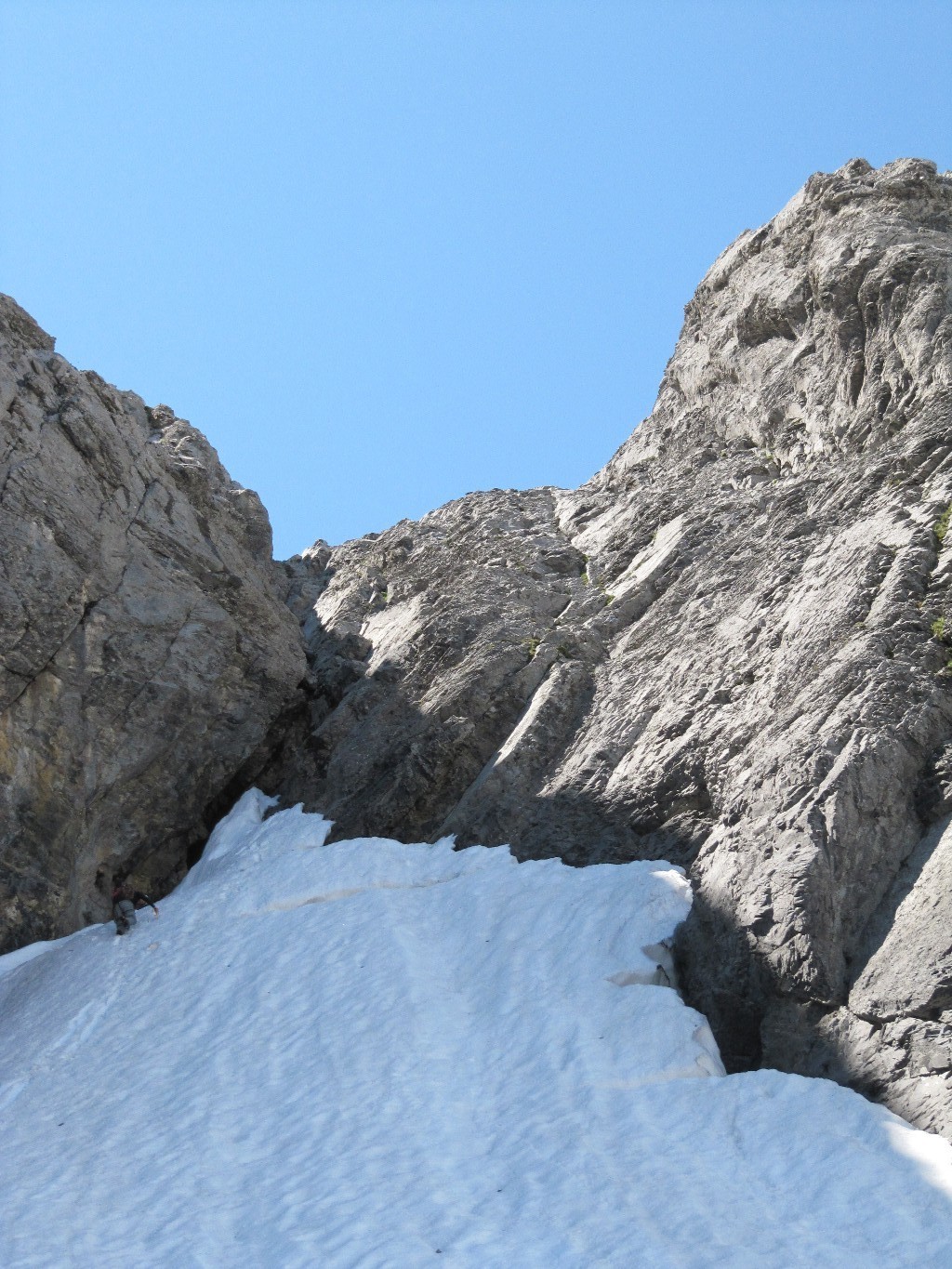 Débouché du rappel sur le couloir du glacier de Paneirosse