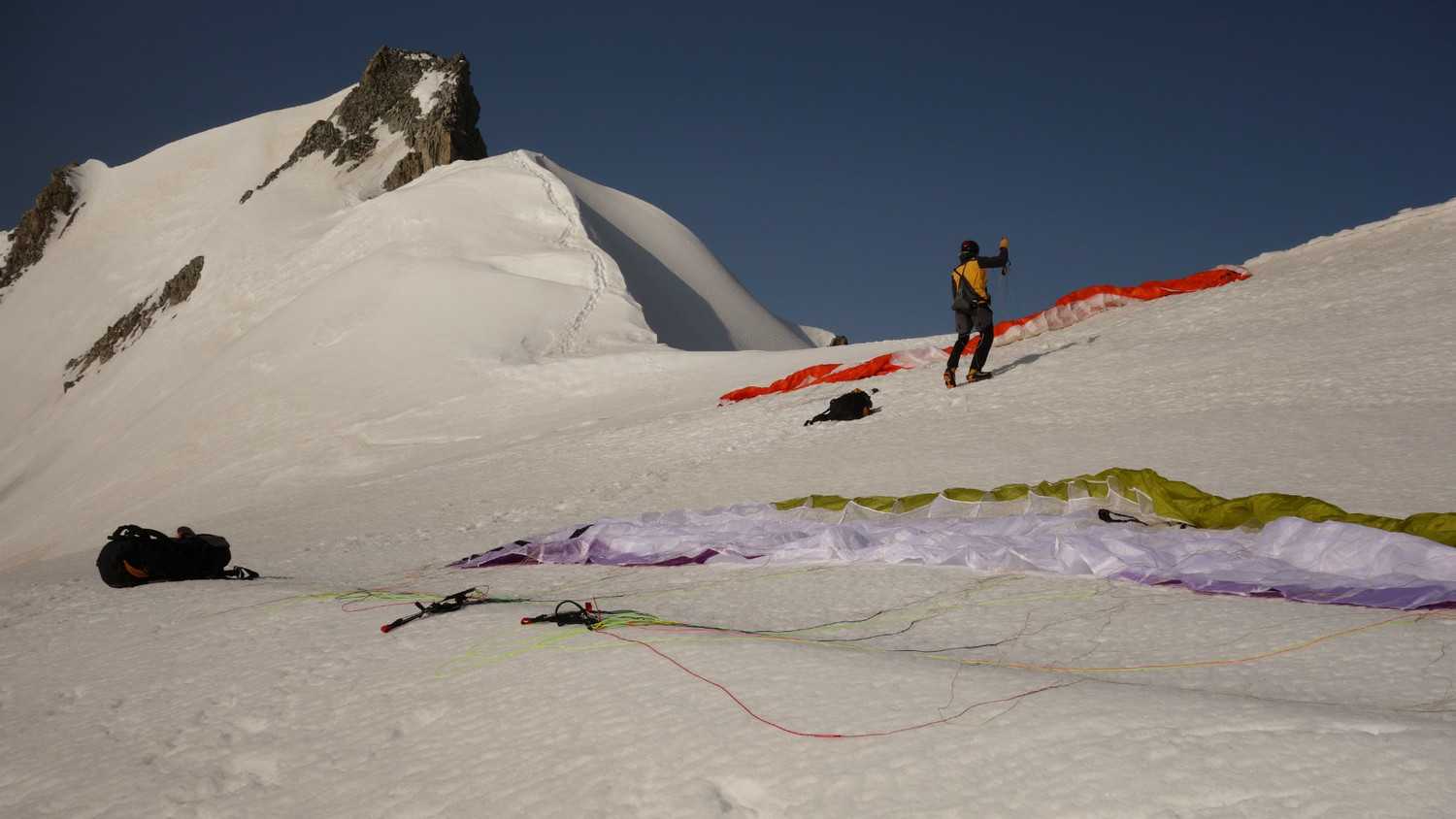 Place de déco au pied est de l'Aiguille