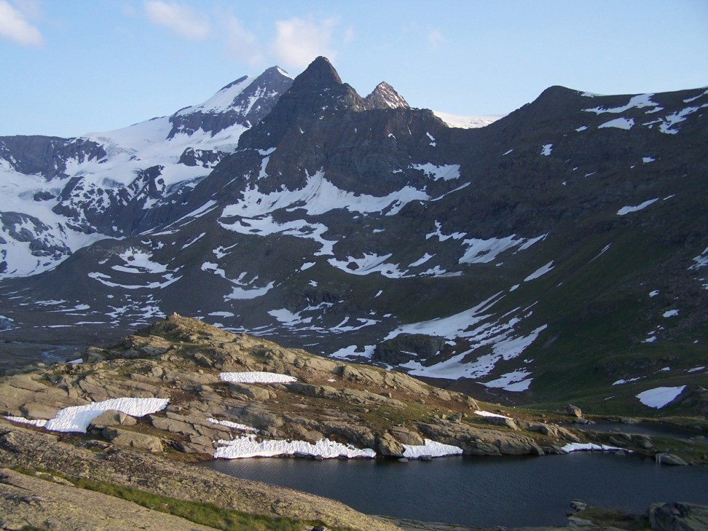Albaron derriere le lac des Pareis, vue depuis le refuge des Evettes