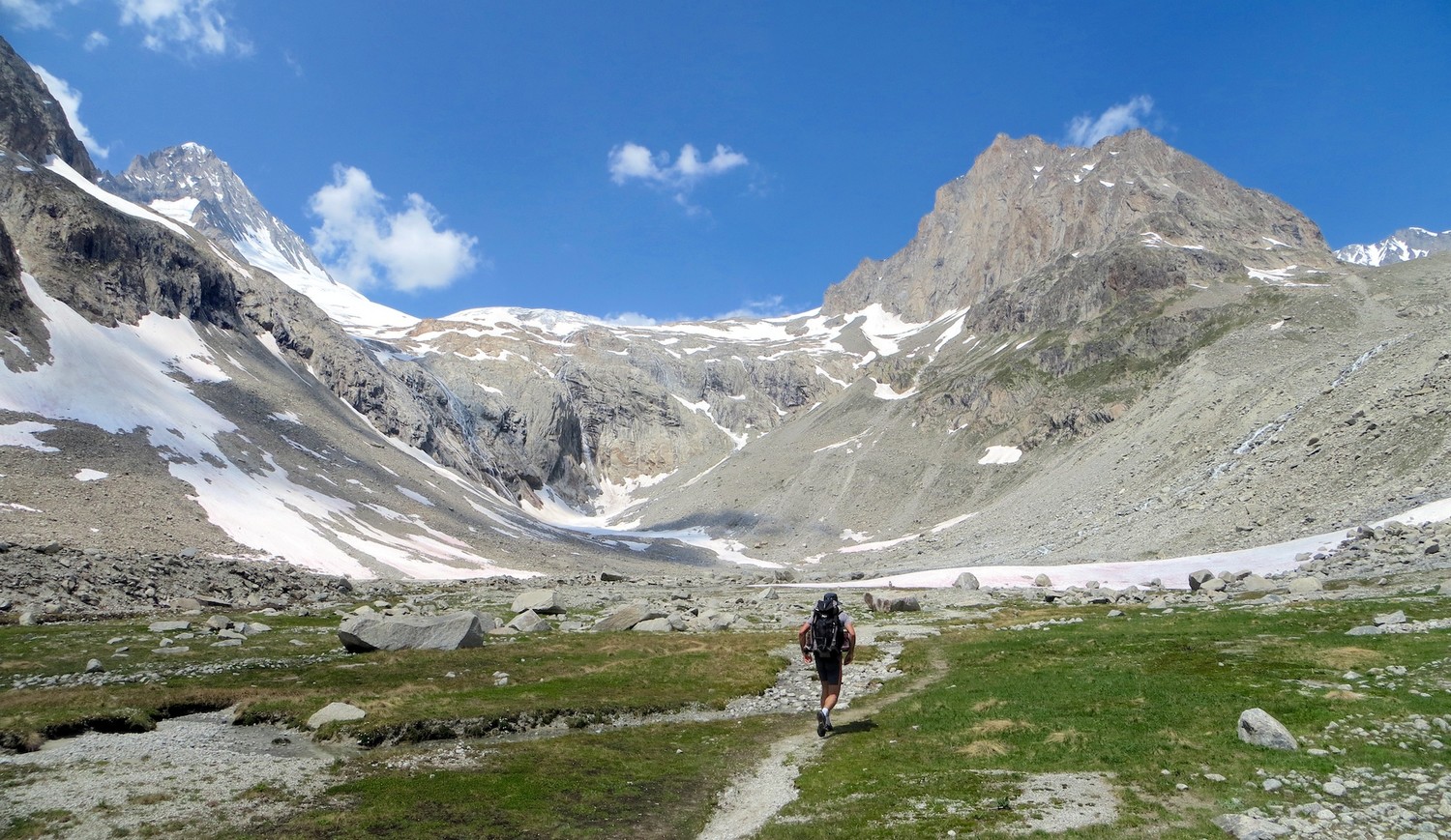 En vue de la cabane Baltschiederklause, sous le Jägihorn
