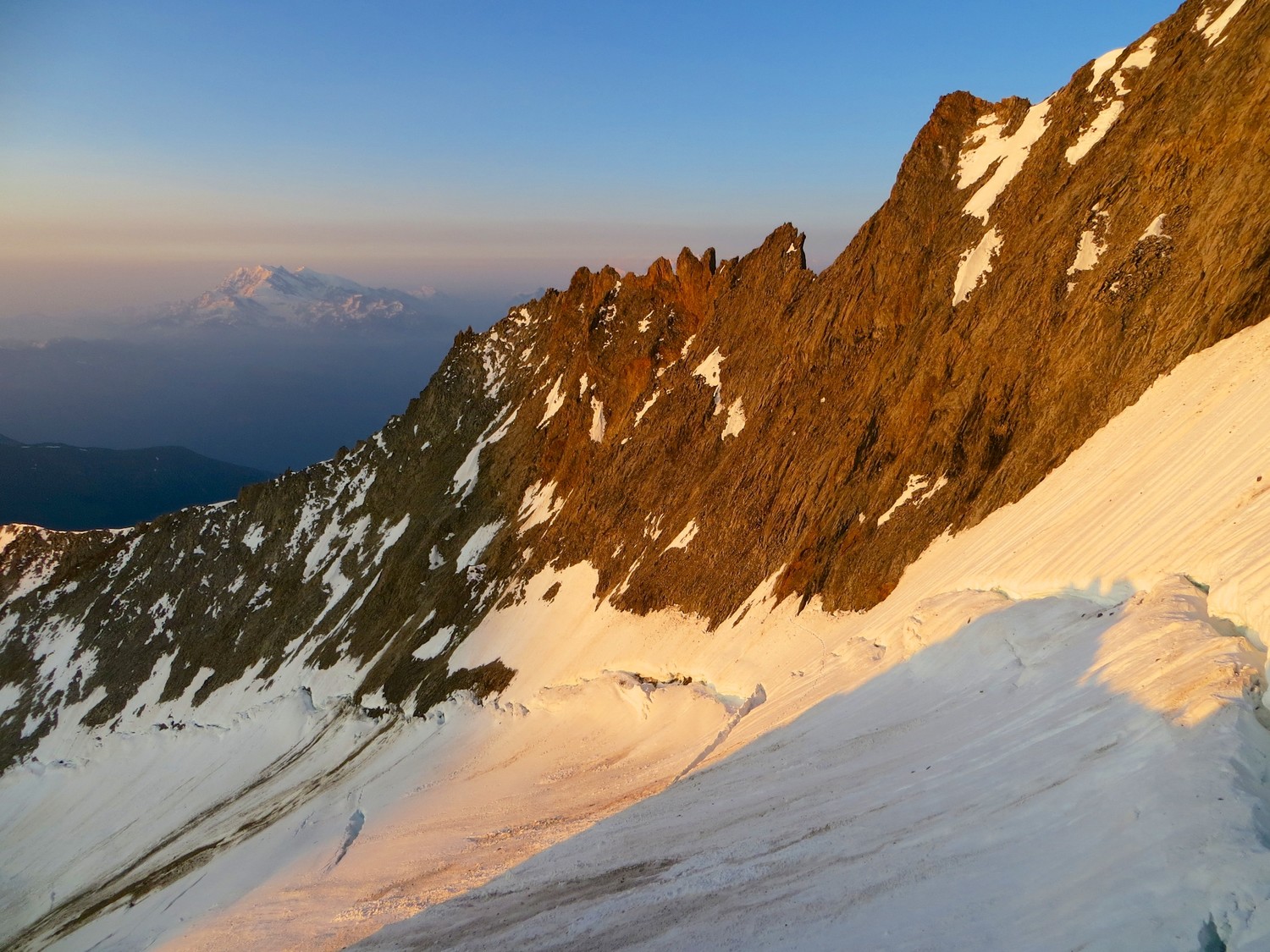 Lever de soleil sur l'arête SE
