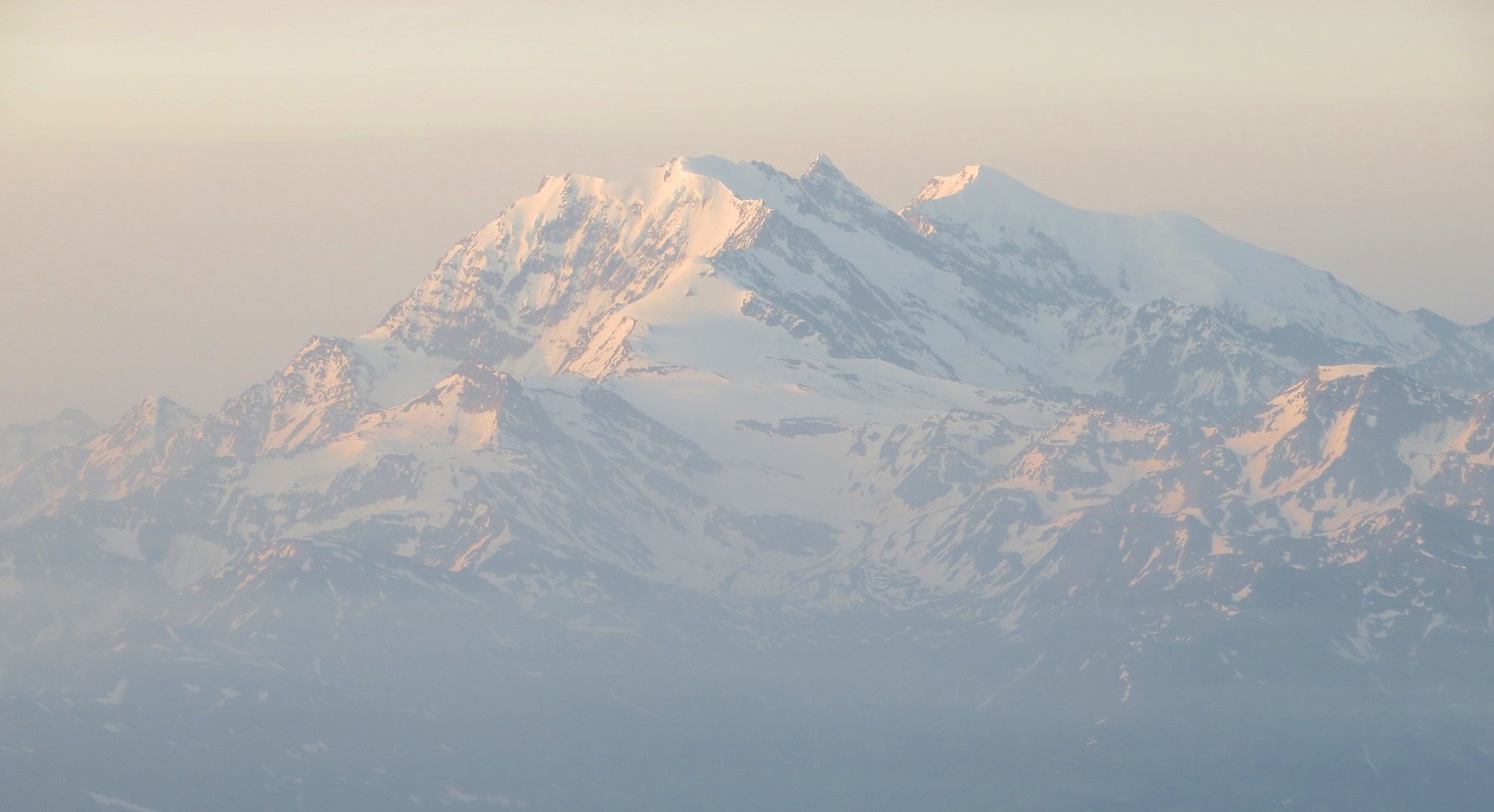 Brume matinale sur le groupe Fletschhorn-Lagginhorn-Weissmies