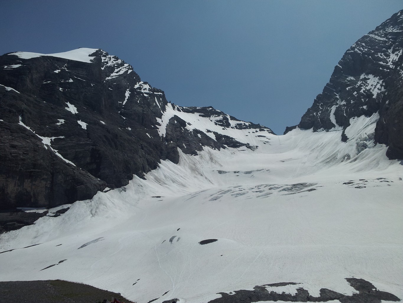 Approche glaciaire, arête SW et voie de descente