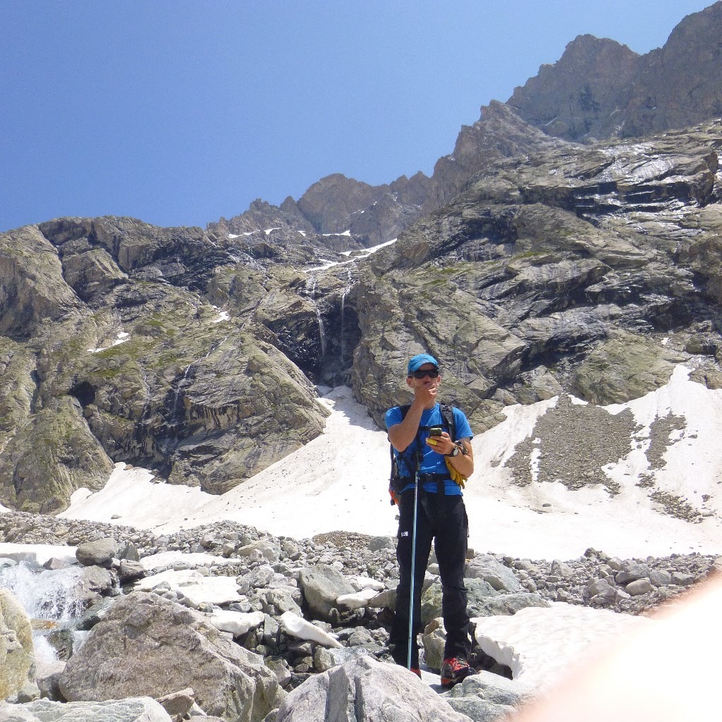 l'arête est déjà loin au fond
