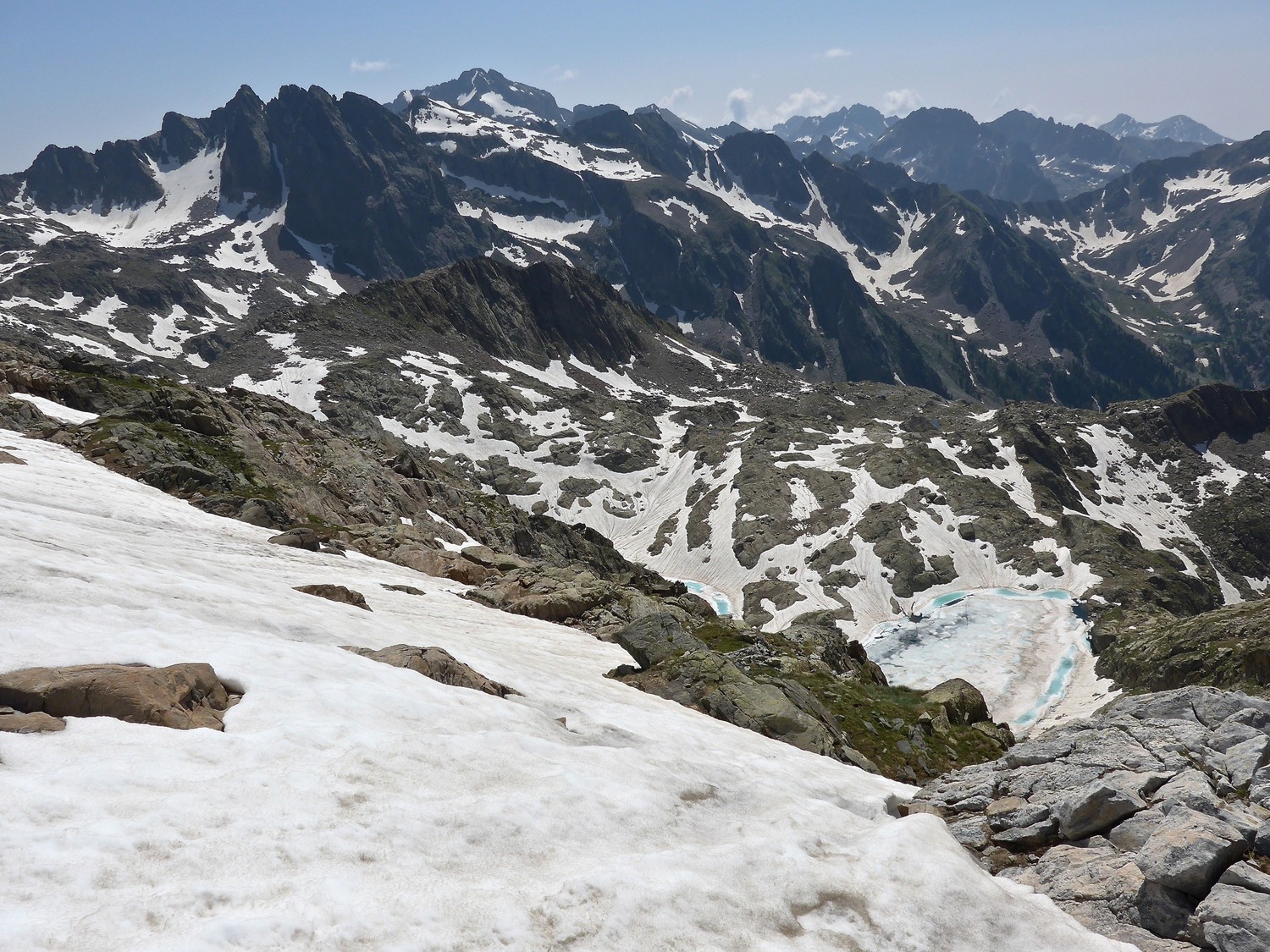 Gélas au loin et Lacs Bessons.