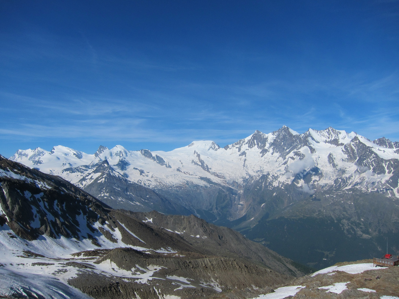 Indigestione di 4000. Da SX: Signalkuppe,Zumstein,Nordend,Strahlhorn,Rimpfis,Allalin,Aplhubel,Tasch,Dom,Lentzspitze,Nadelh,Stecknadelh, Hohberghorn