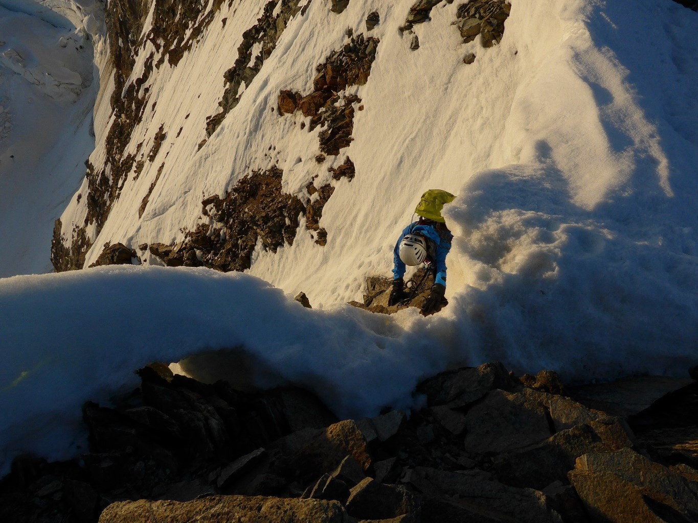 Nadelgrat/Une petite faille dans la corniche sur la droite, et hop sur l’arête.