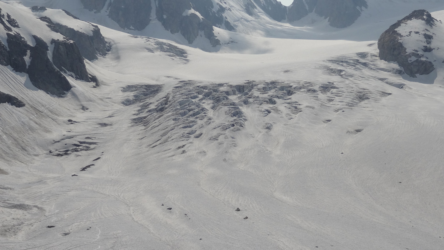 Crevasses à éviter lors de la descente du glacier de Saleina