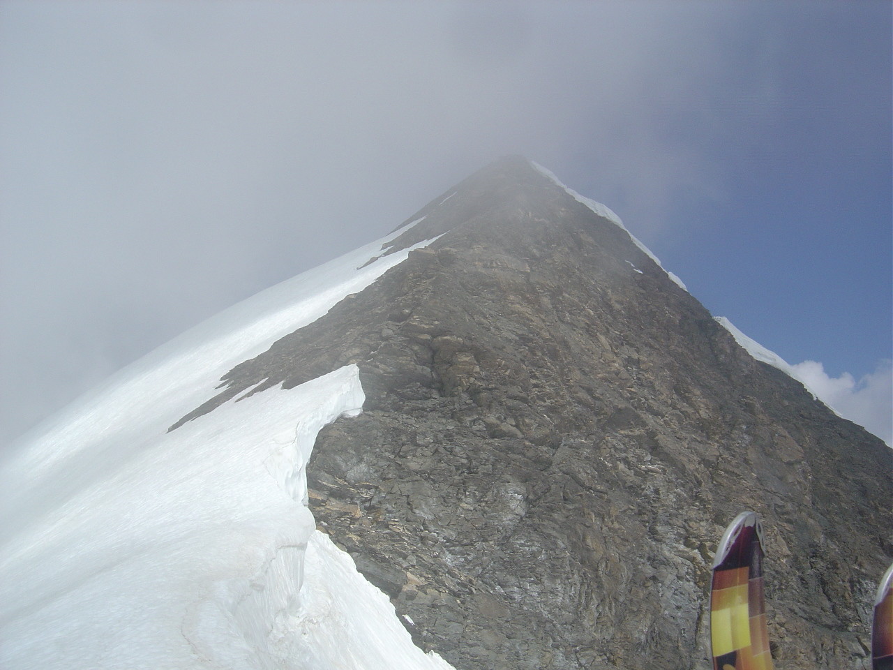Au bas de l'arête SE