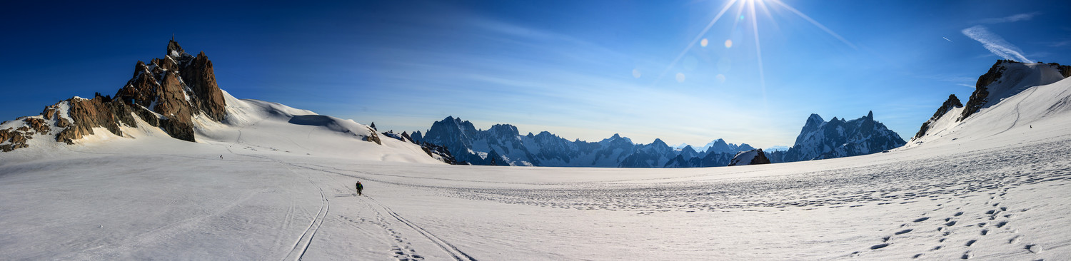 Vue du Col du Géant: Arête des Cosmiques, Aiguille du Midi, Drus, Aiguille Verte, Grandes Jorasses, Dent du Géant, Pointes Lachenal