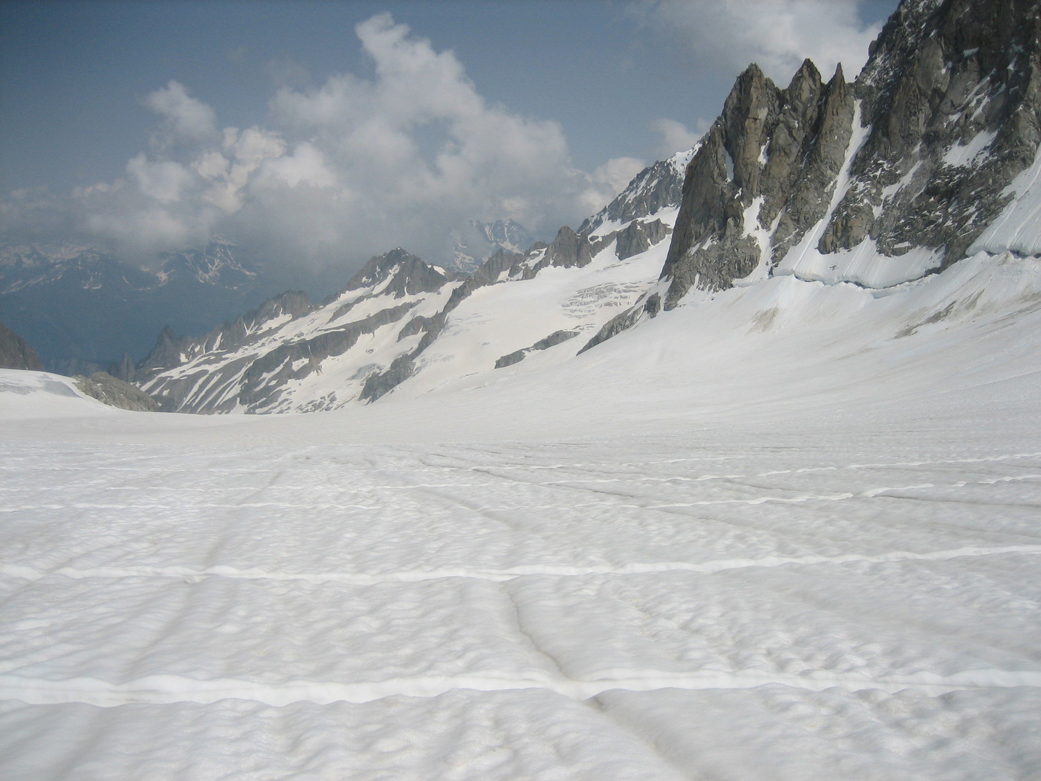 On descend tout la bas (glacier de la Saleina)