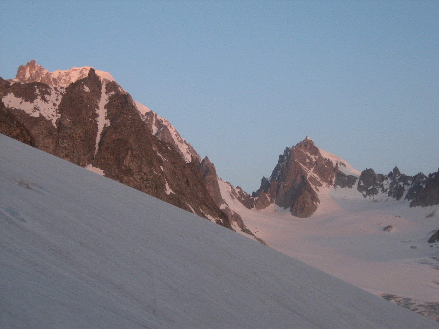 Aiguilles d'Argentière et du Chardonnet au petit matin