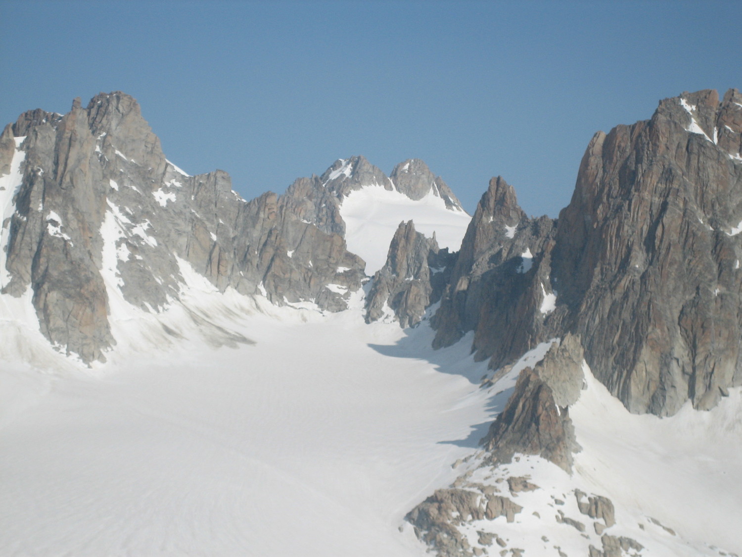 Aiguilles du Tour, au loin
