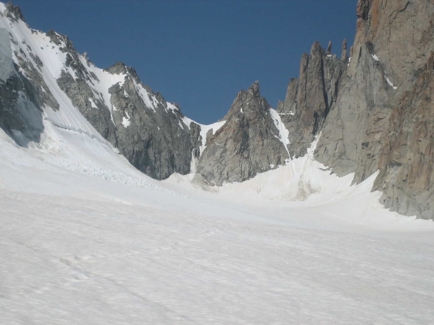 Remontée au col du Chardonnet NE : option gauche ou option droite ? Ce sera option gauche (connue)