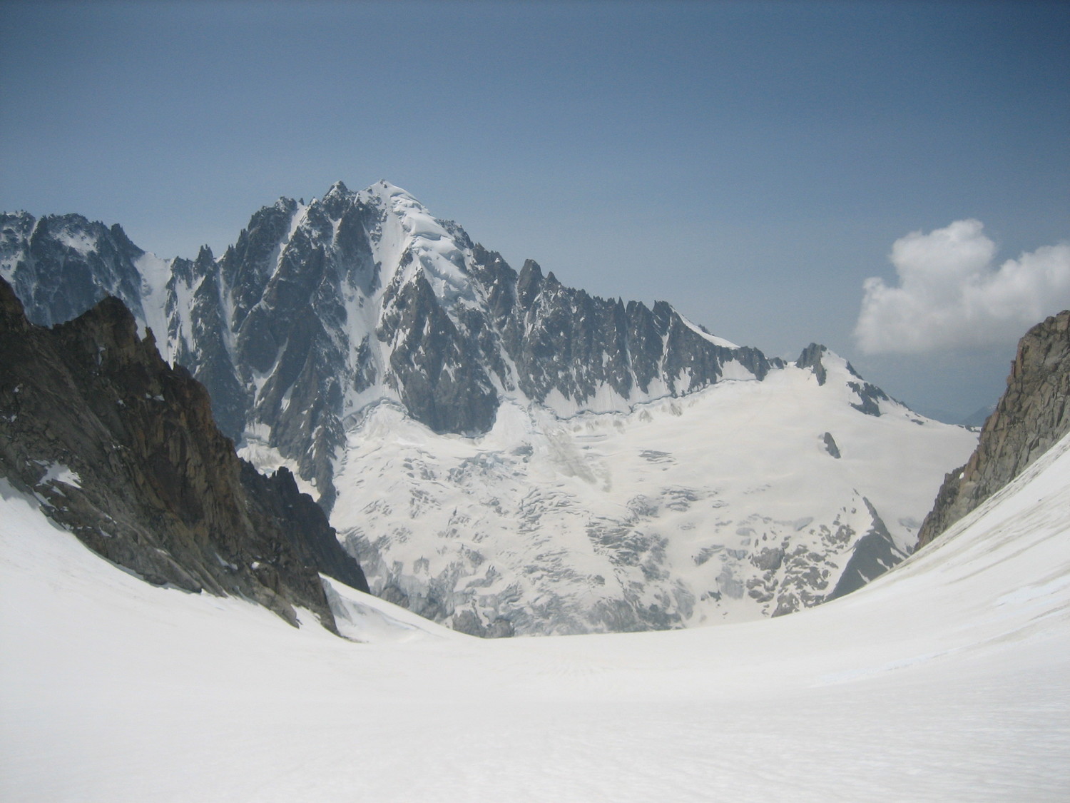 Descente du glacier du Chardonnet, avec la Verte en toile de fond :-)