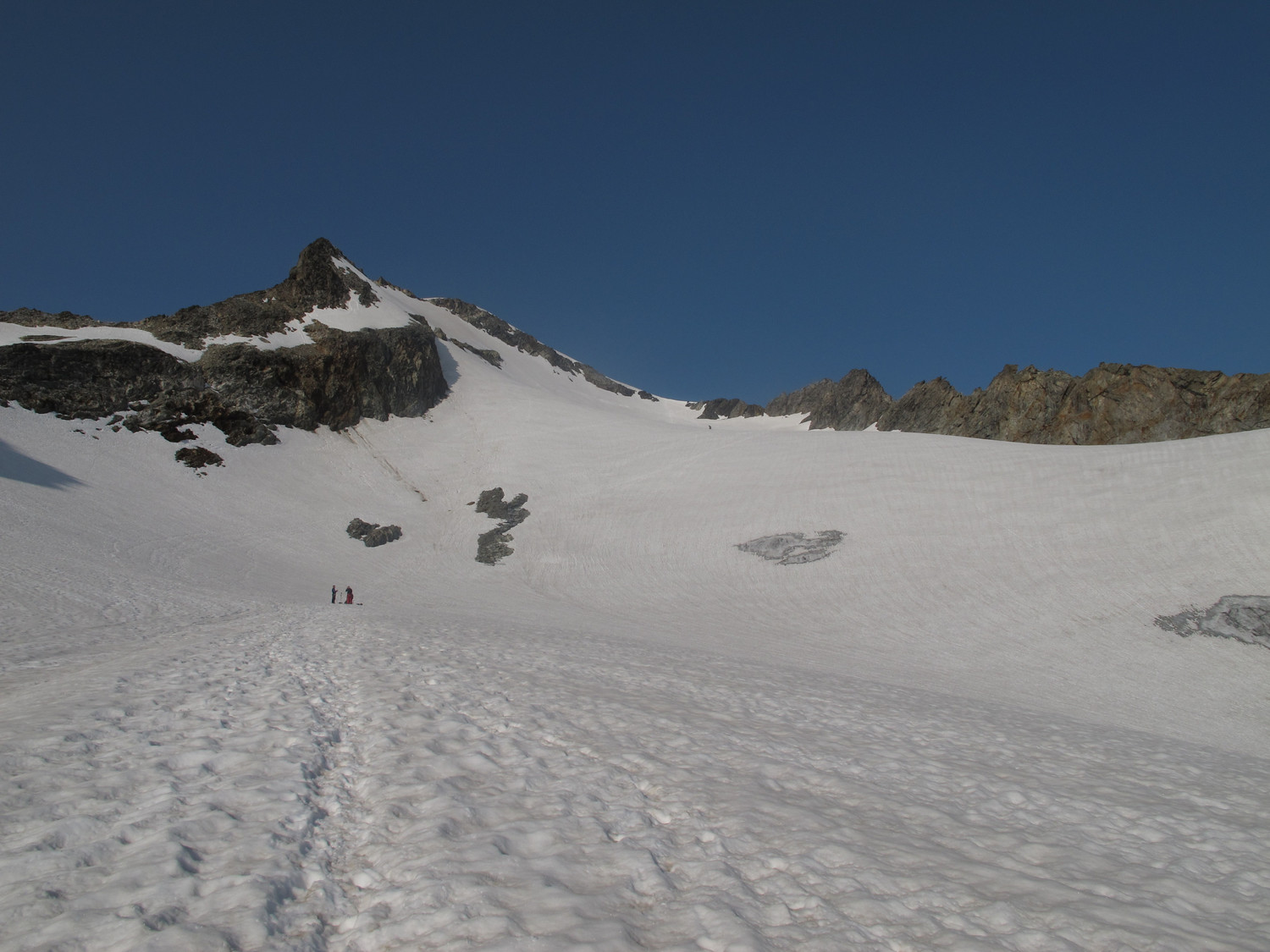 Sur le glacier du Tondu avec le col du Tondu au fond.