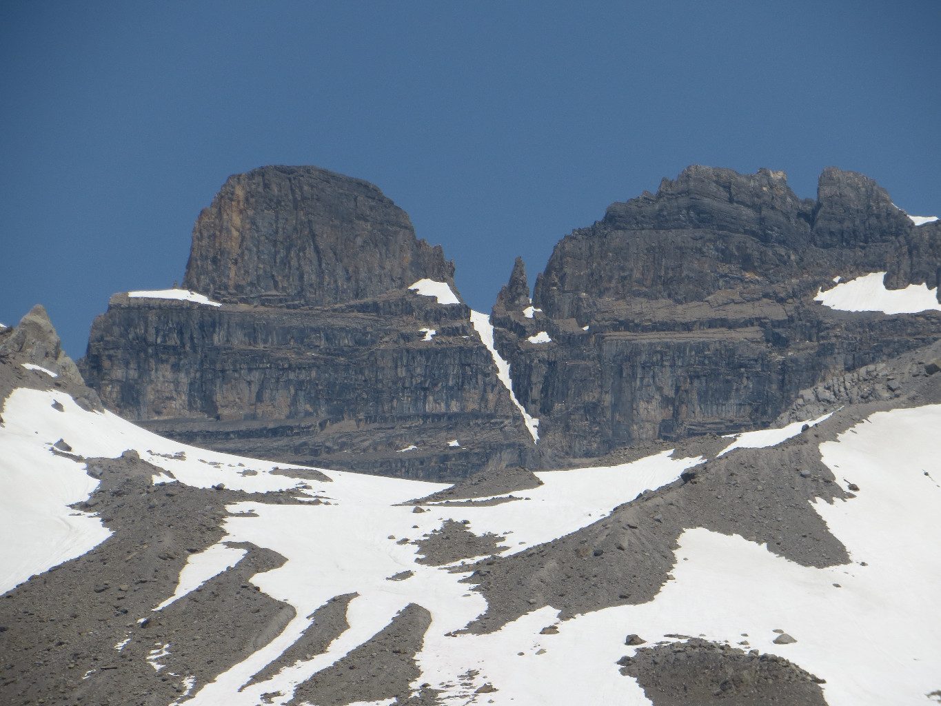 Cathédrale et de la Forteresse des Dents di Midi