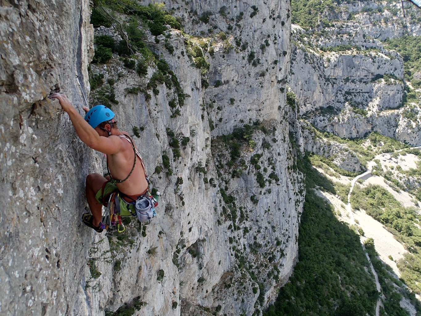 Fredo dans le 7b de L2 (crux sur la trav)