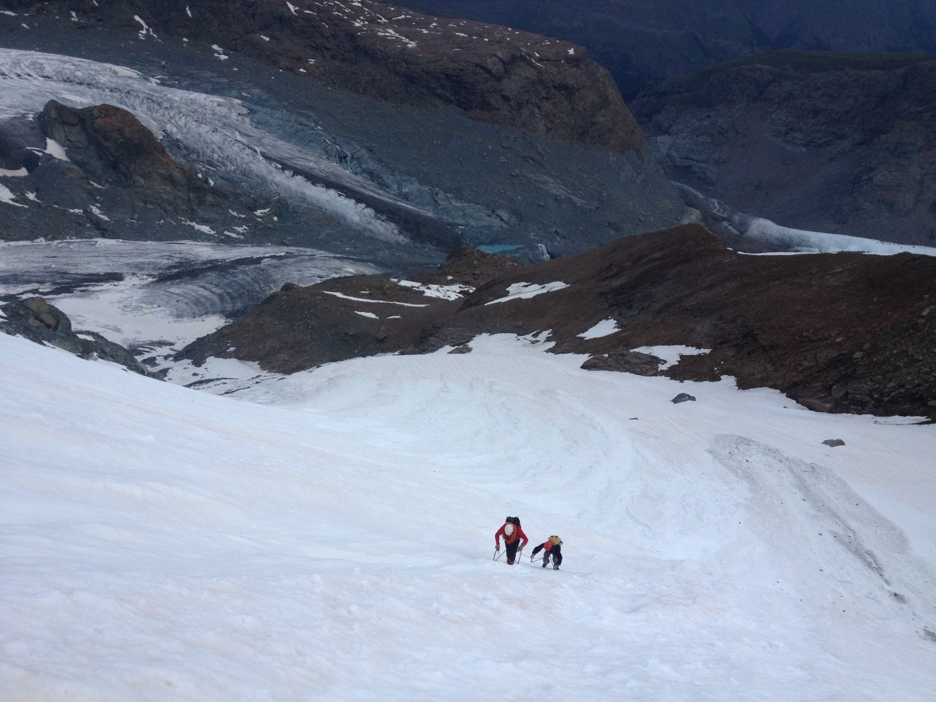 Vue plongeante sur le Gornergletscher