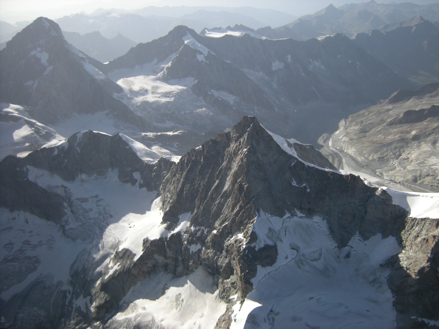 Obergabelhorn. Survol en parapente le 19 août 2012.