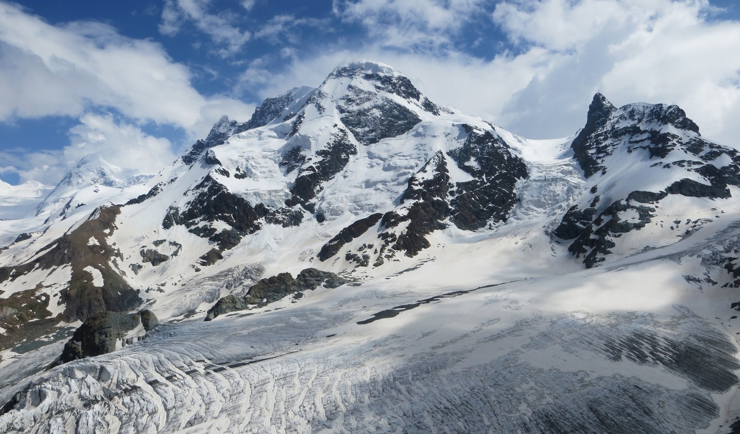 Versant N du Breithorn vu depuis la Gandegghütte