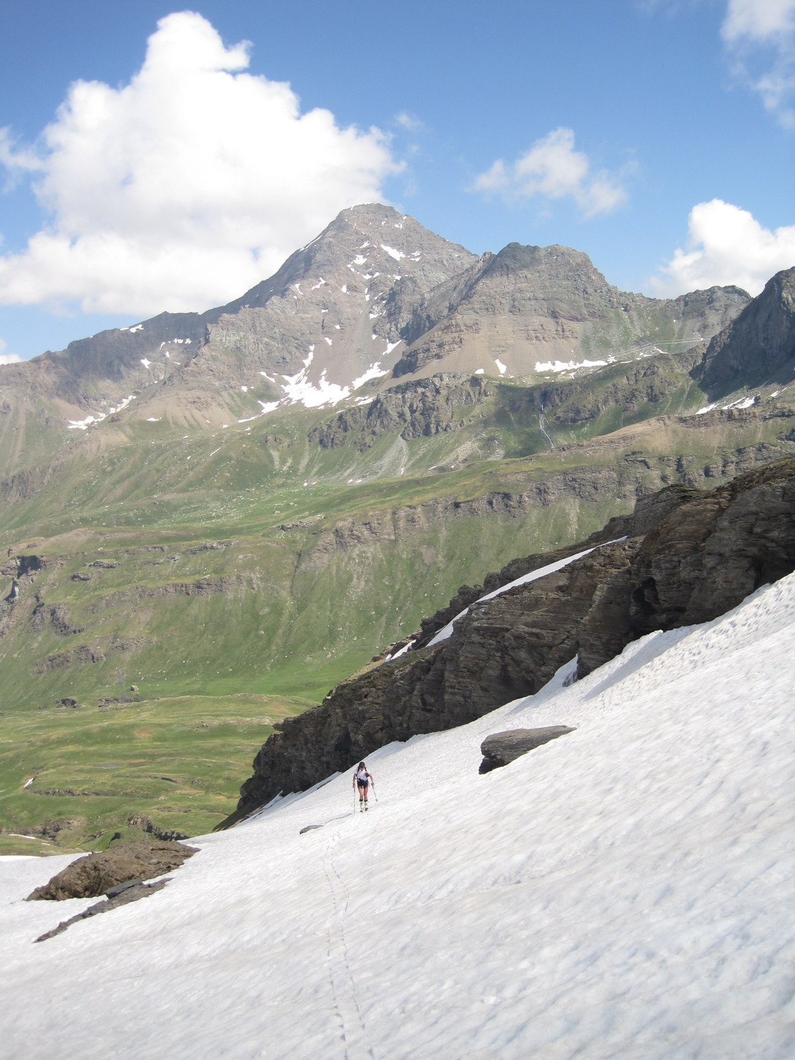 Il versante sud della Punta Tersiva ormai priva di neve fino in cima