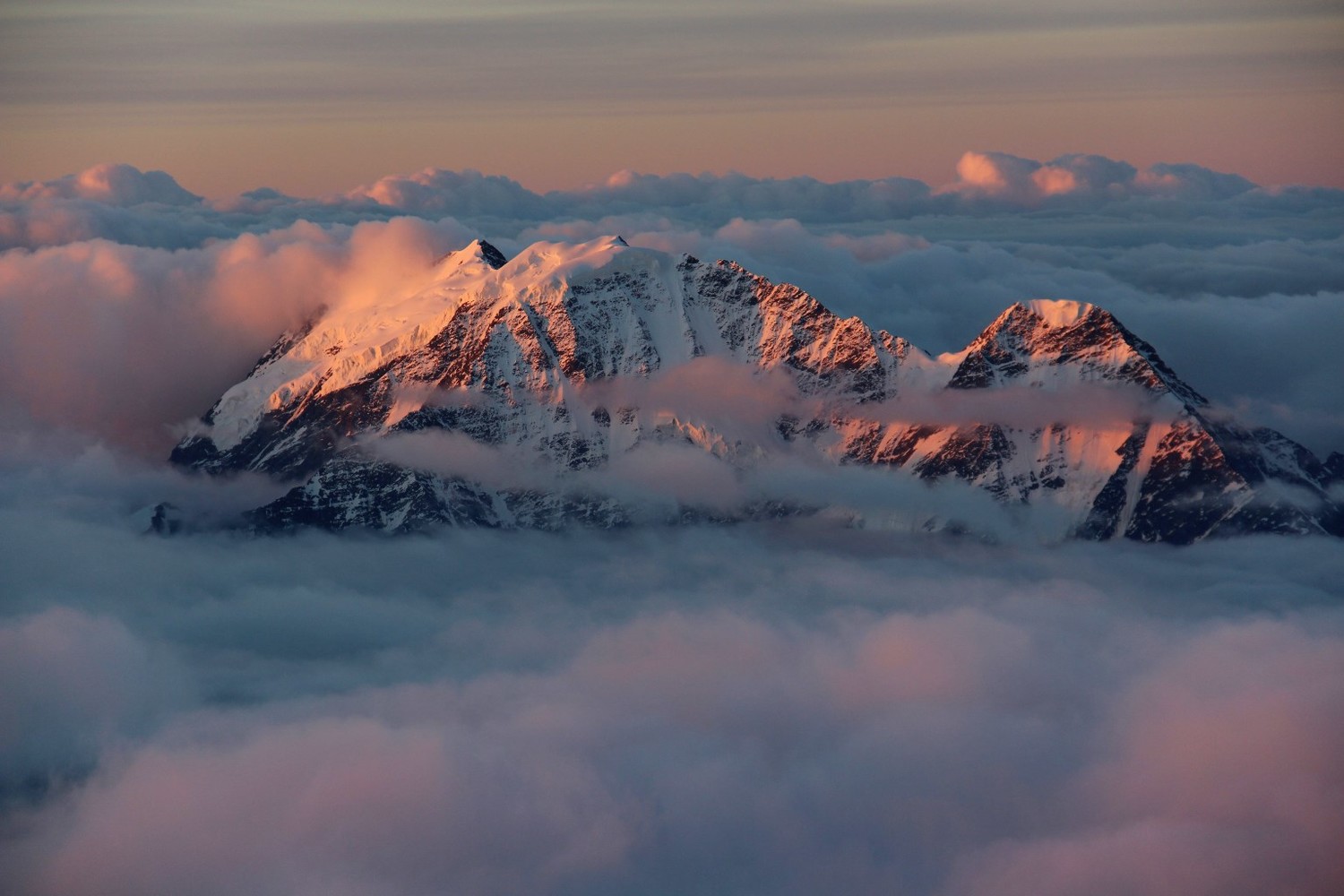 Lumière sur le Donguz-Orun (4468 m)
