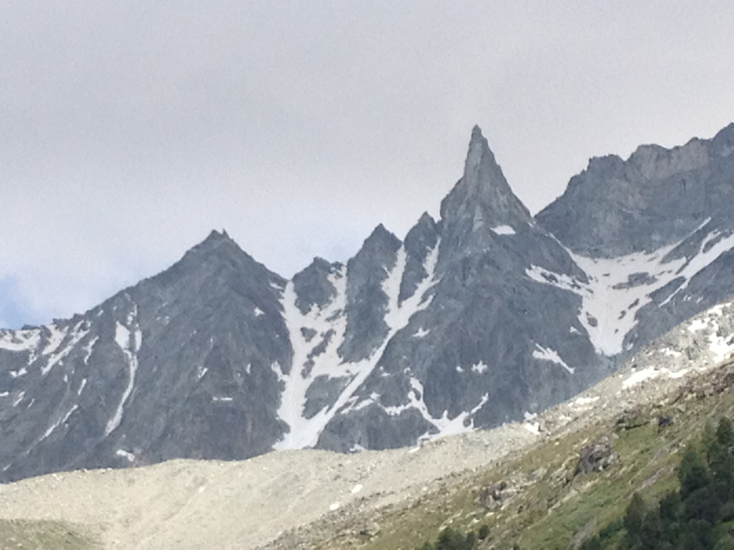 Dent de Tsalion et Aiguille de la Tsa (versant W)