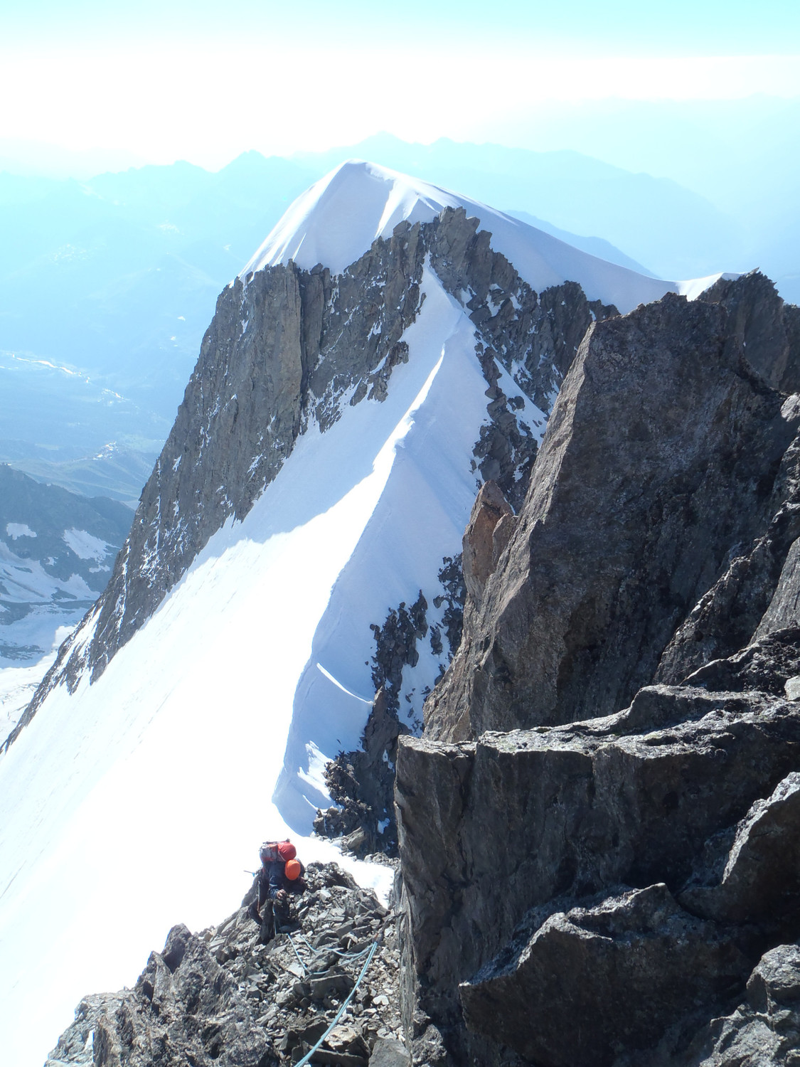 l'arete entre les deux sommets de la blanche