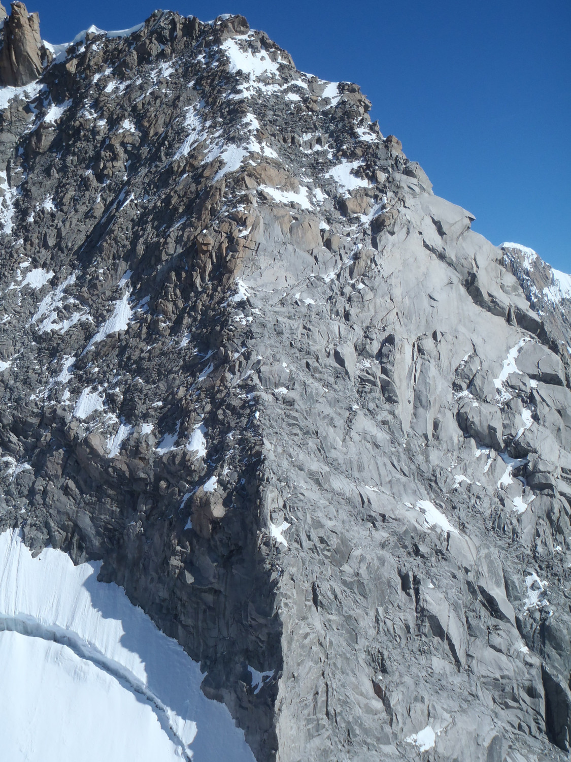 le gpa (montée à gauche de l'arete au mieux puis trav a droite)